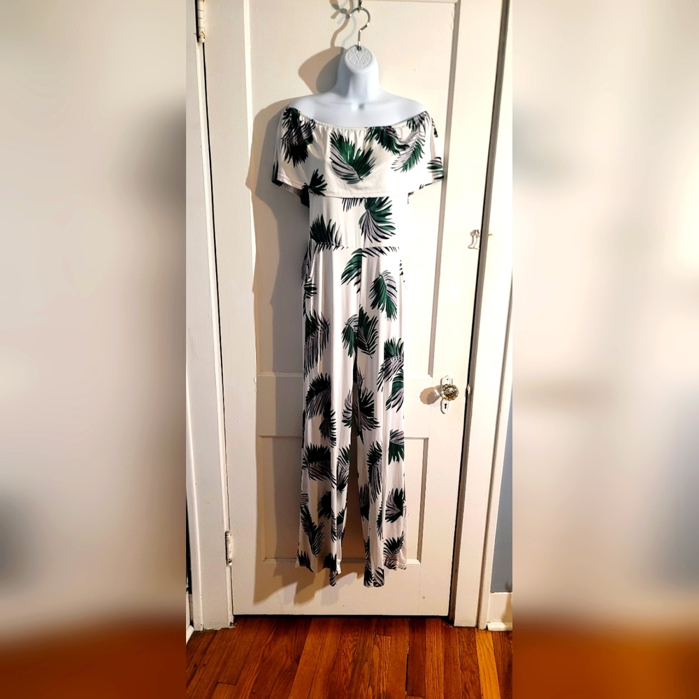 Jumpsuit white and green leaves M off sholder